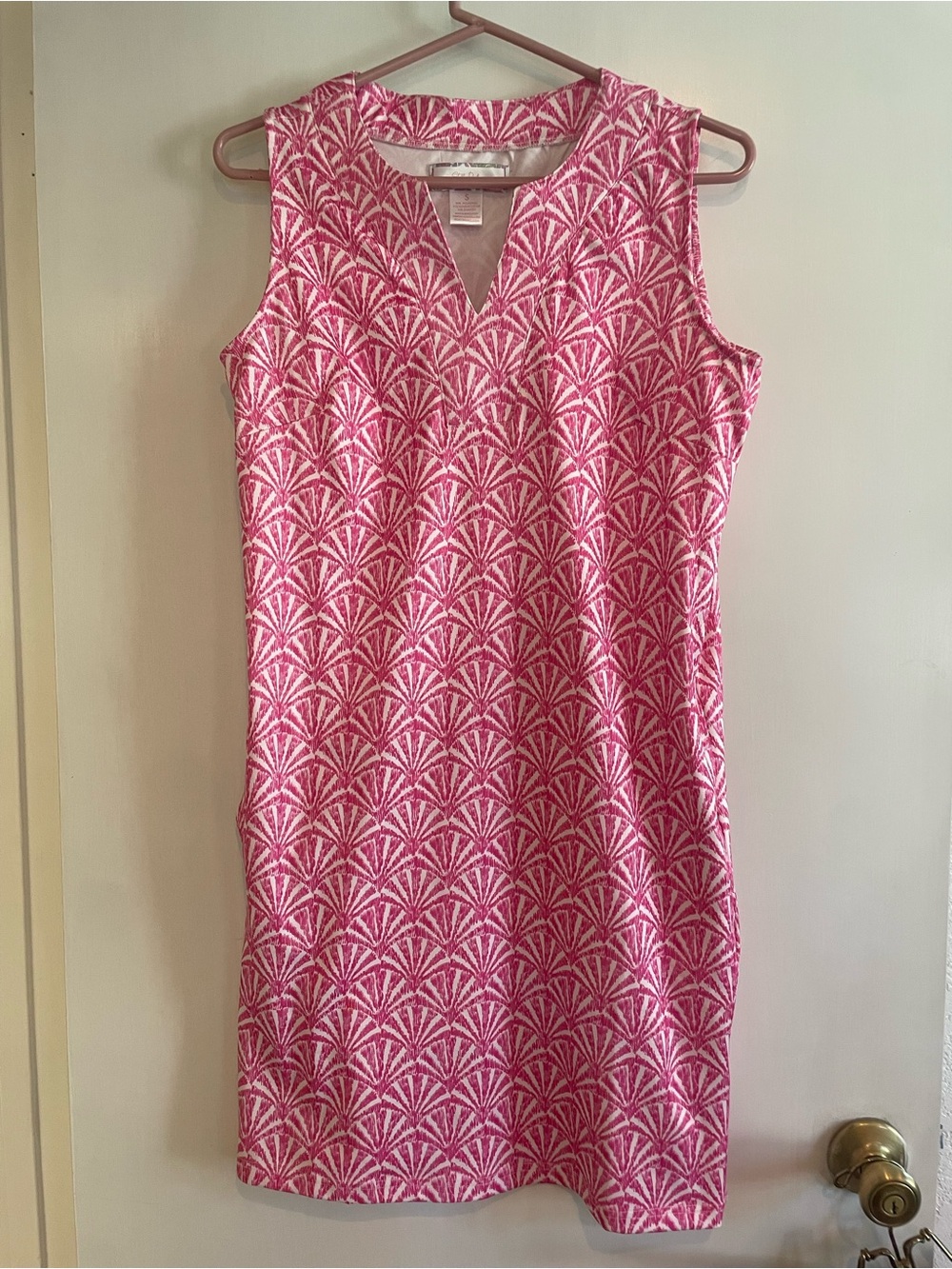 Sleeveless Pink Patterned Midi Dress with V-Notch